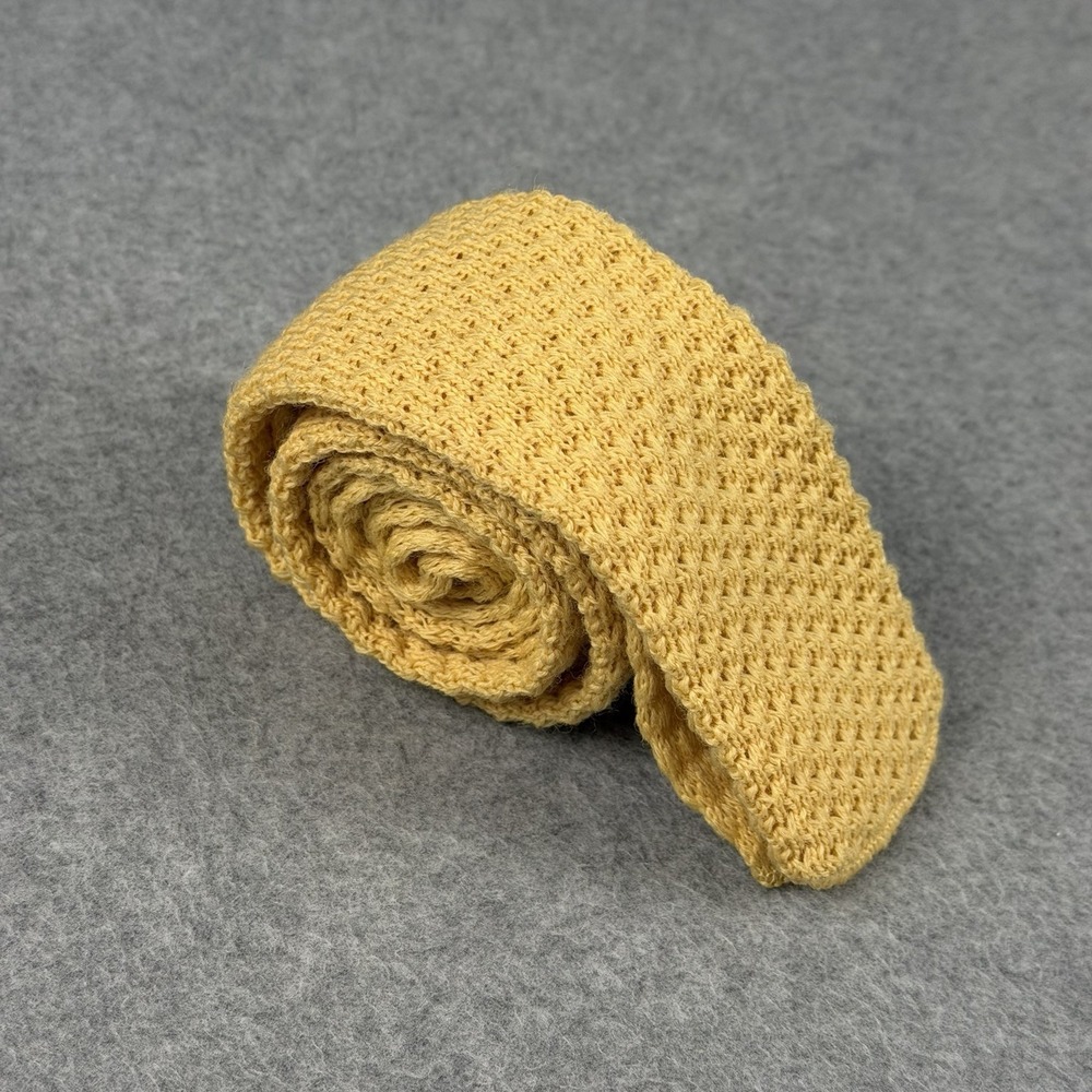 Vintage John Weitz Burma 100% Virgin Wool Knit Tie Yellow USA 1970s 54x2.25 NOTE